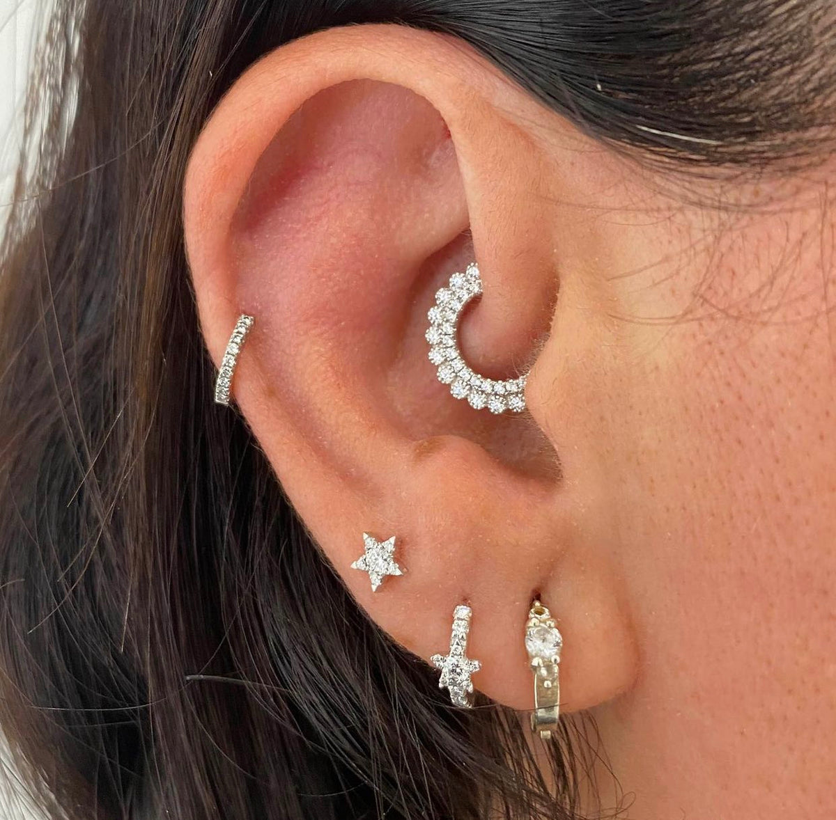 8mm Cubic Zirconia Apsara Clicker /WG
